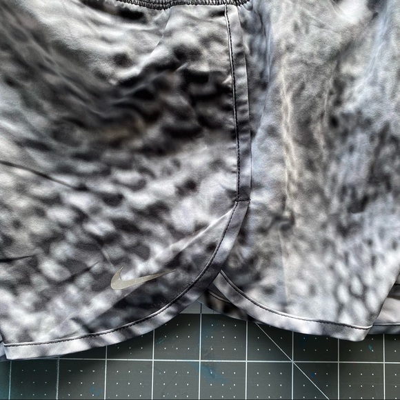 Nike Dri Fit Running Shorts size Small - Picture 4 of 8